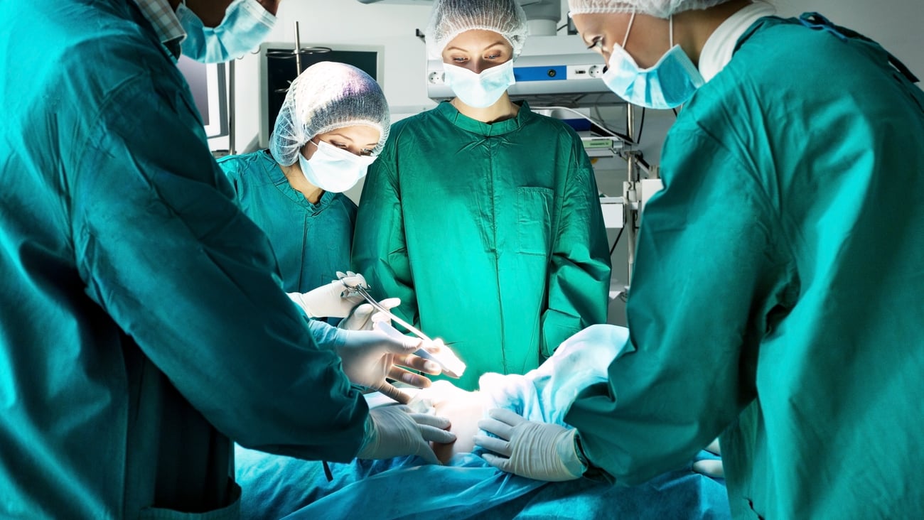 Group of surgeons 