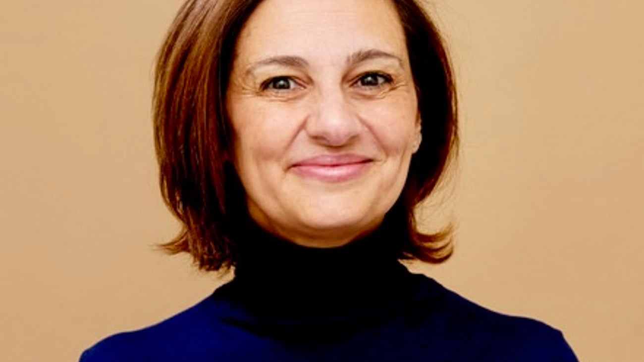 A photo of Heba BaniHani, a pharmacist, against a brown backdrop