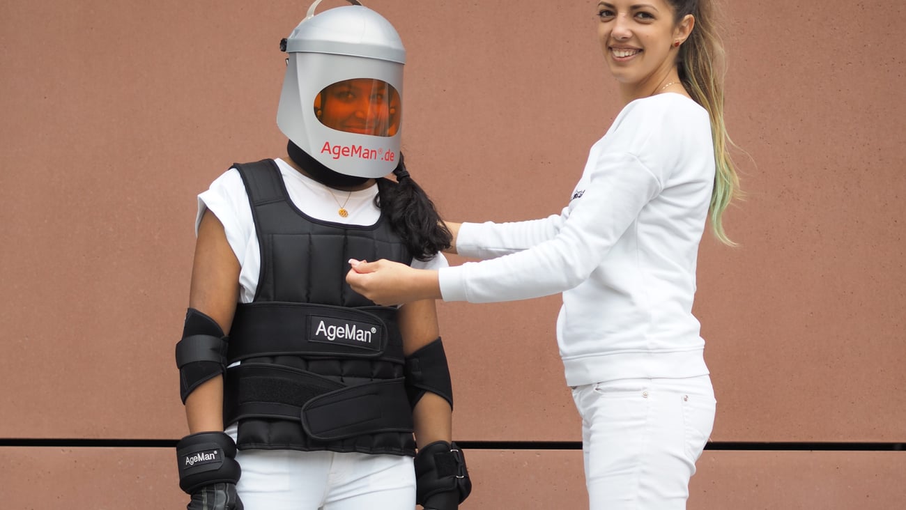A person wearing an age simulation suit. (Wikimedia/Gundolf Meyer-Hentschel)