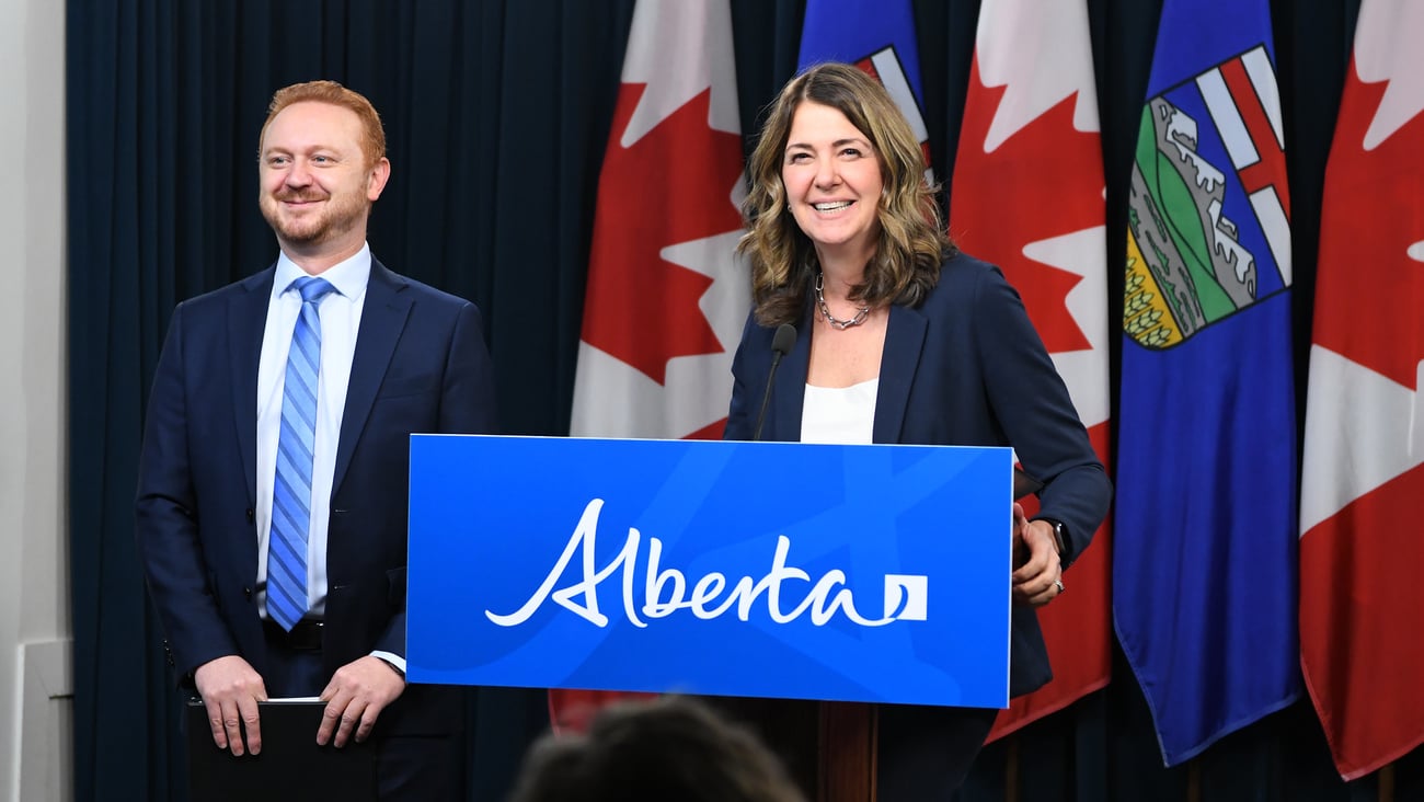 Alberta Premier Danielle Smith and Justice Minister Mickey Amery speak a press conference to announce the Regulated Professions Neutrality Act. (Alberta Newsroom / Flickr)
