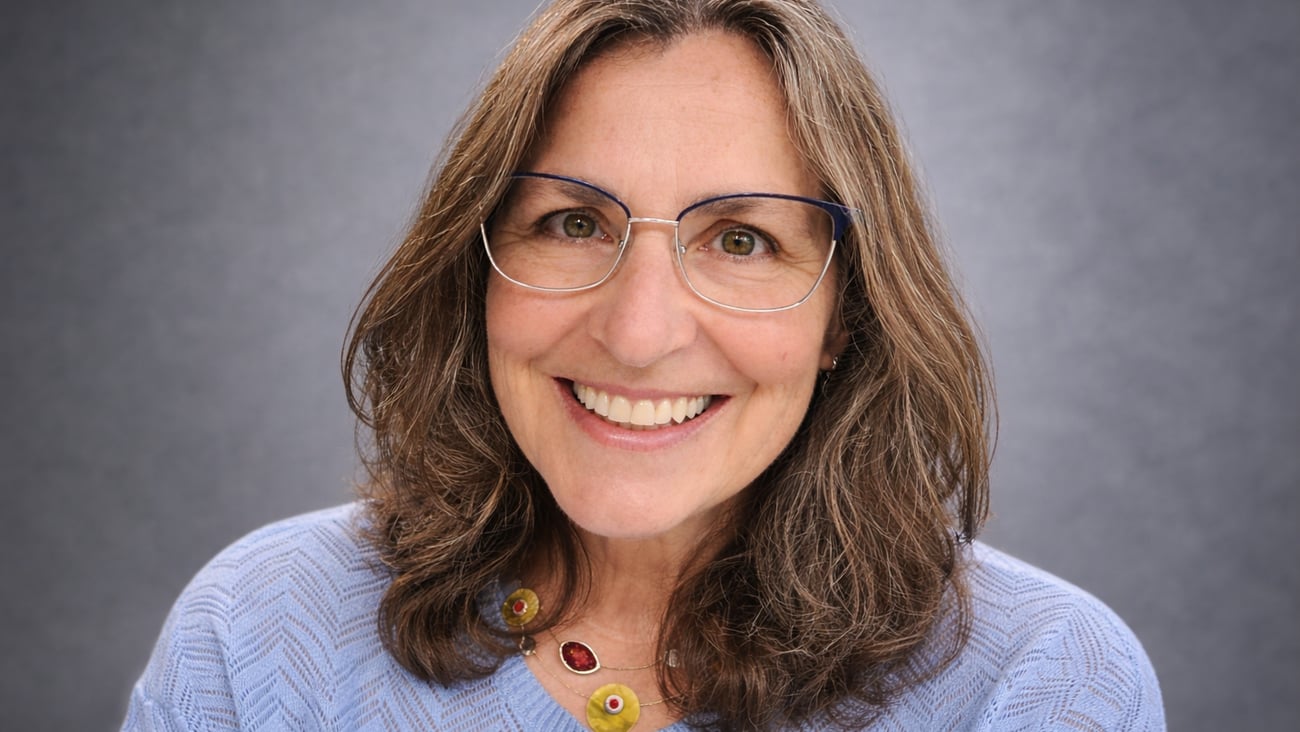 Dr. Jackie Nemni smiling for a photo
