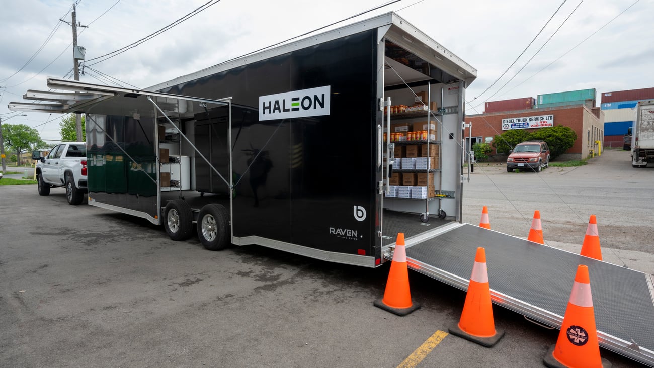 A black trailer with an open back 