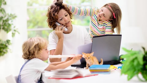 working-woman-laptop-children