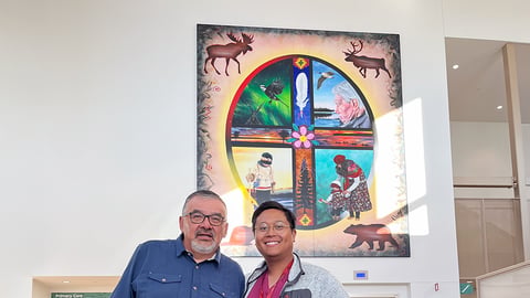 David Cheecho, co-founder of the Wiichihiiwewin Centre in Waskaganish, meets with McGill medical student Aiman Hadif Bin Abdul Razak during his placement. (Image by Dominique Archambault)