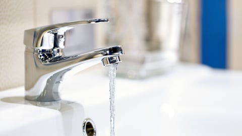 faucet-running-water-white-sink